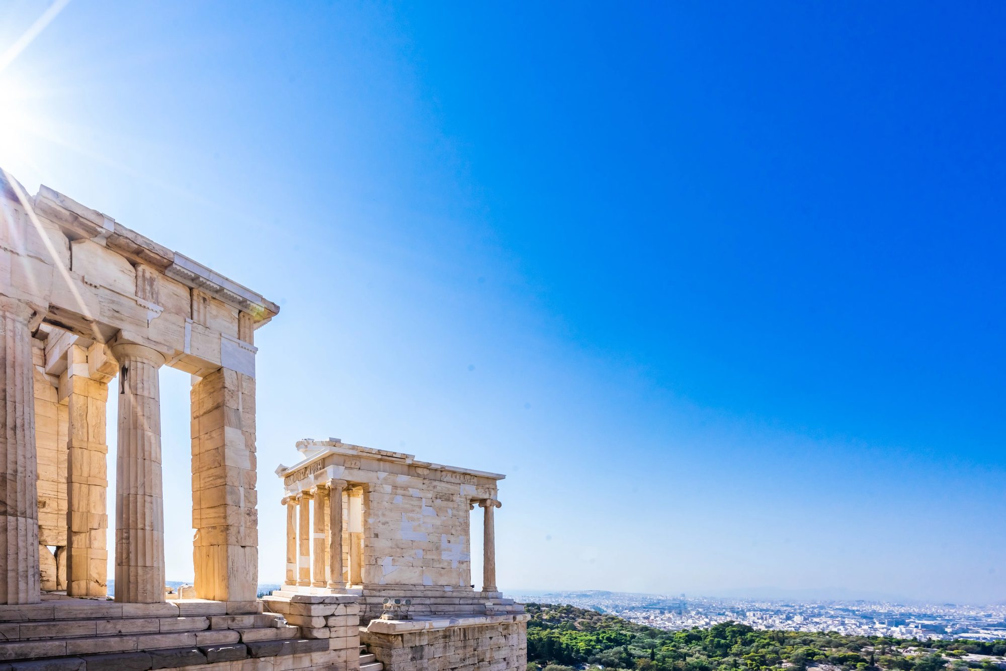 Akropolis i Athen under en klar blå himmel